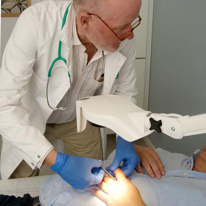 Undersøgelses-lampe---LHH-Cisi-Systems-8 Væghængt Puslebord - Wallyweed - Cisi Systems